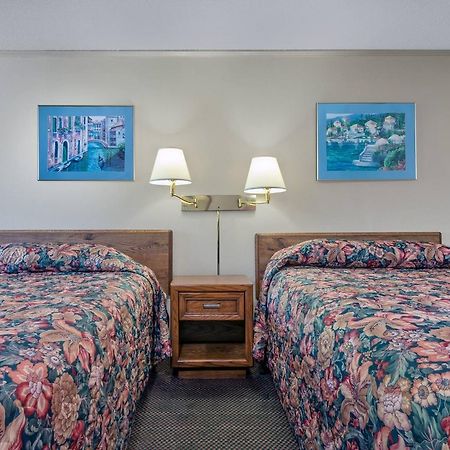 Knights Inn Columbus/Franklinton Esterno foto