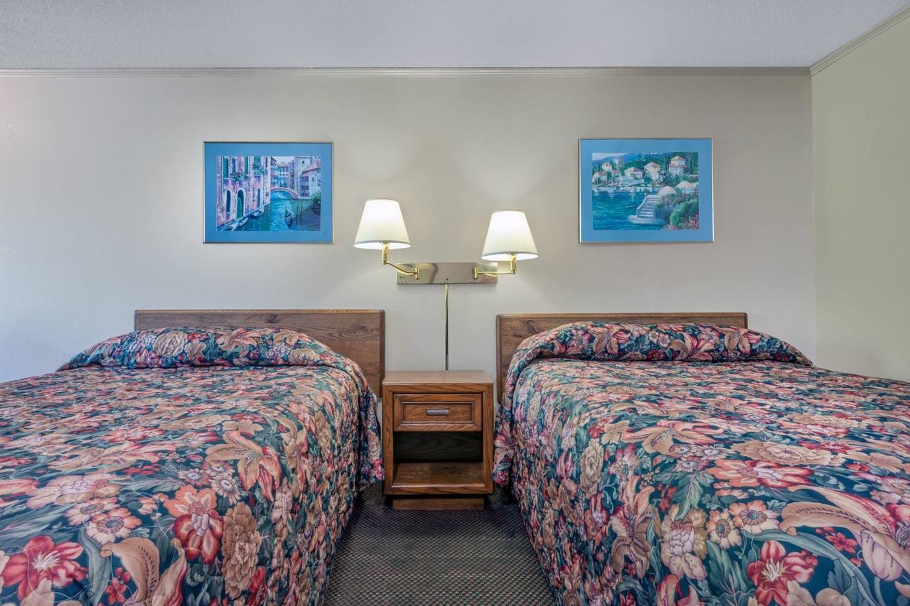 Knights Inn Columbus/Franklinton Esterno foto