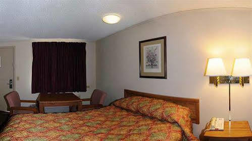Knights Inn Columbus/Franklinton Esterno foto